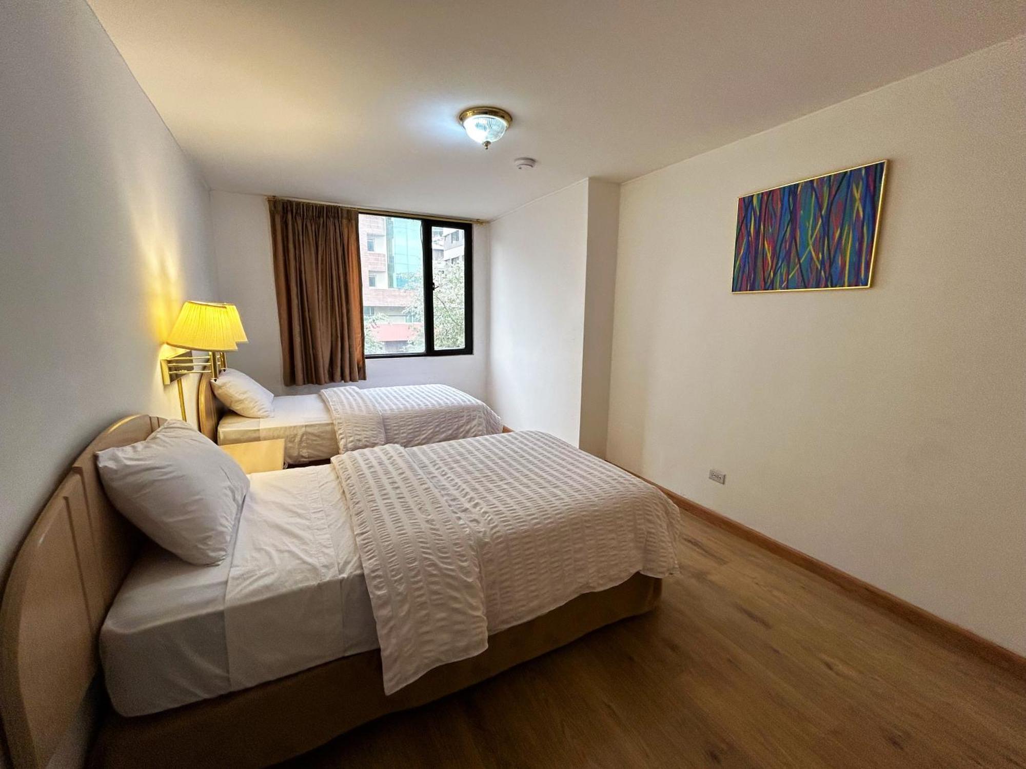 Stanford Suites Hotel كويتو الغرفة الصورة